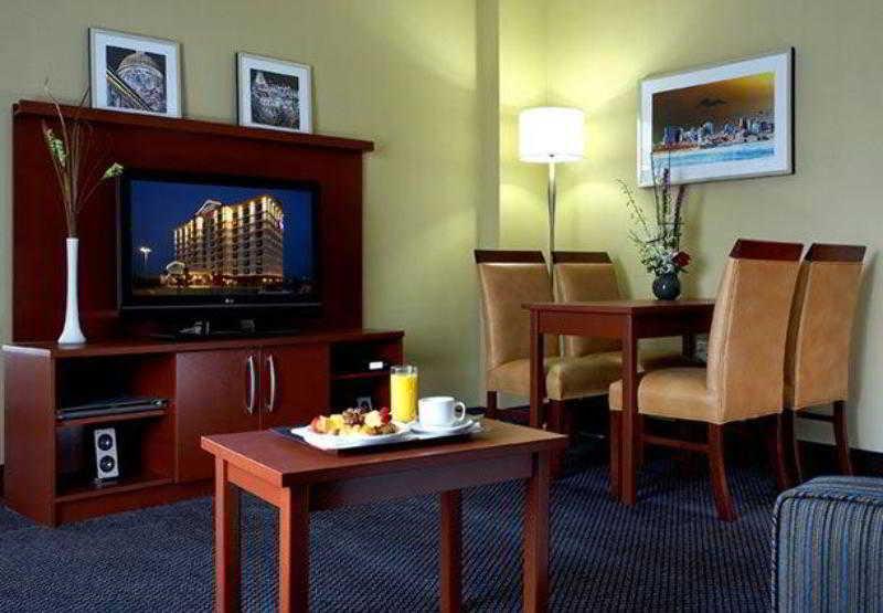 Fairfield Inn & Suites By Marriott Montreal Airport Dorval Phòng bức ảnh